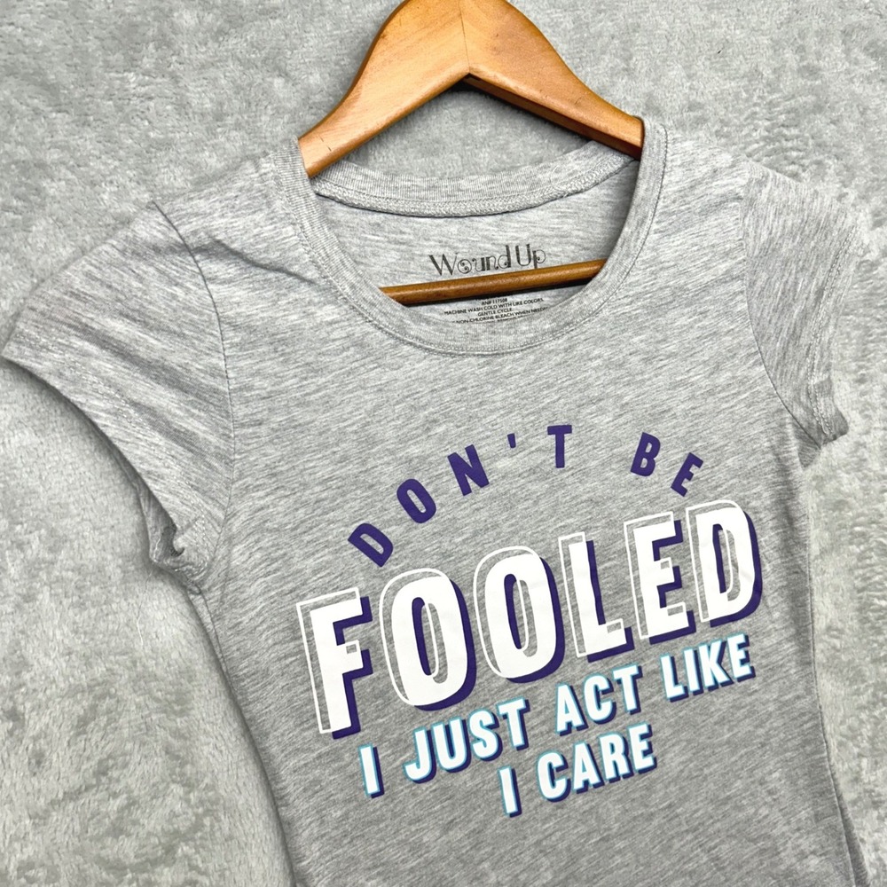 Sarcastic 90s "I Just Act Like I Care" Urban Casual Wound Up Tee Gray Women XS